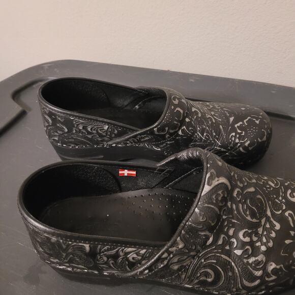 Sanita Original Danish CLogs Signature Patent Leather Womens 42/ US 10.5 Emboss - Picture 3 of 7